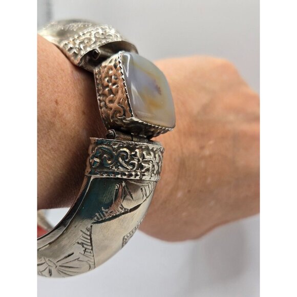 Vintage Chunky Tribal Engraved Silver Hinged Agate Cuff Bracelet Rare Incredible - Picture 3 of 12